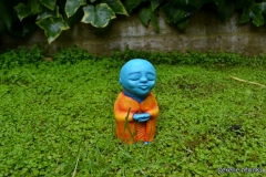 c96-Shinko_-_blue_-_orange_sculpture_cute_meditation_meditating_monk_monks_colourful_colorful_statue_buddha_buddhist_krishna